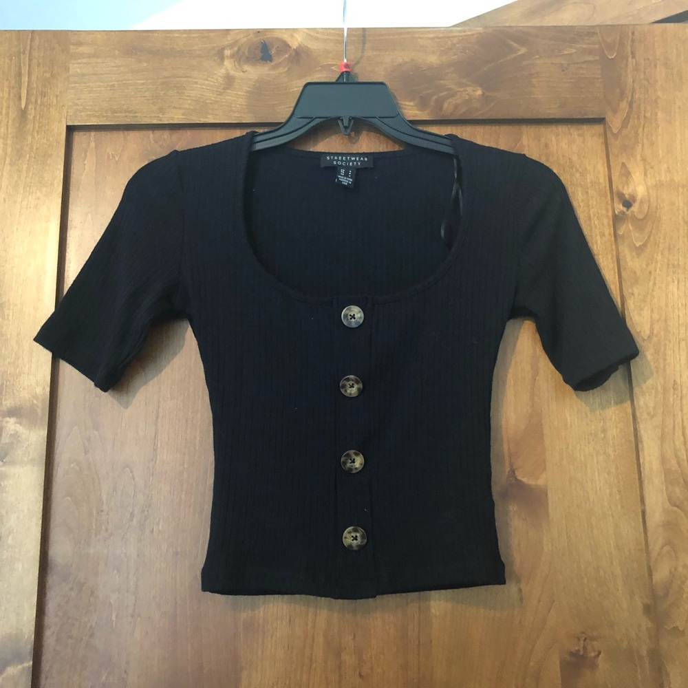 ✨3/$30✨Streetwear society button top
